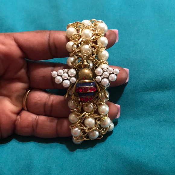 Elegant Pearl Bee Bracelet is stretchable. - Picture 2 of 3